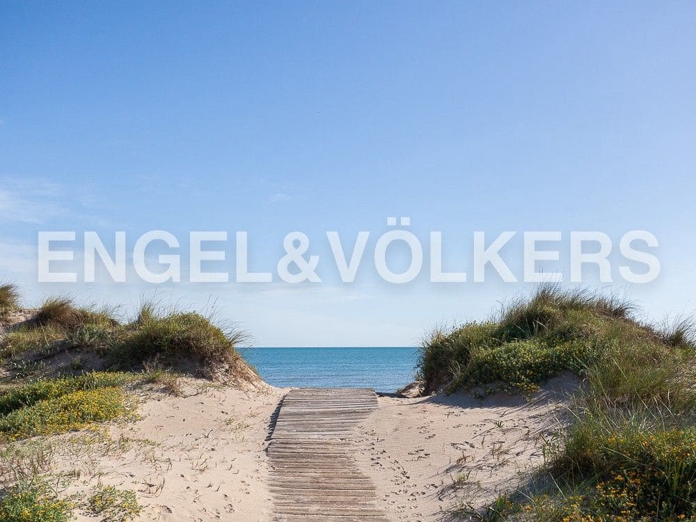 4 soverom Villa til salgs i Oliva med svømmebasseng garasje - € 570 000 (Ref: 8239287)