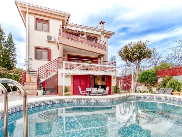 4 Zimmer Villa zu verkaufen in Oliva Pueblo, Oliva mit Pool Garage - 570.000 € (Ref: 8239287)