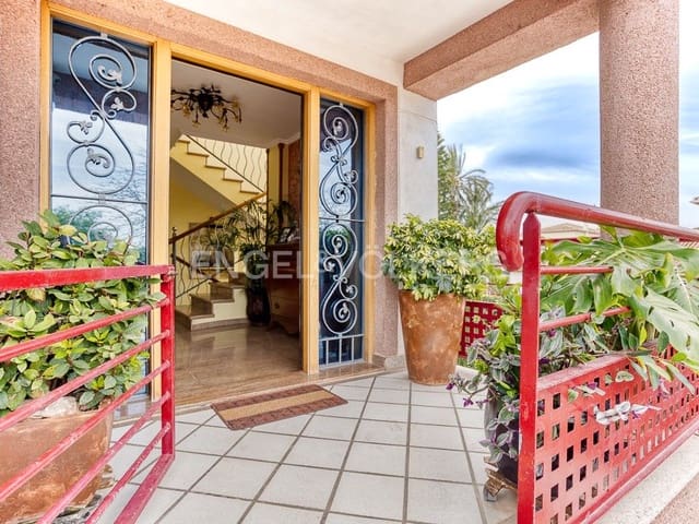 4 Zimmer Villa zu verkaufen in Oliva Pueblo, Oliva mit Pool Garage - 570.000 € (Ref: 8239287)