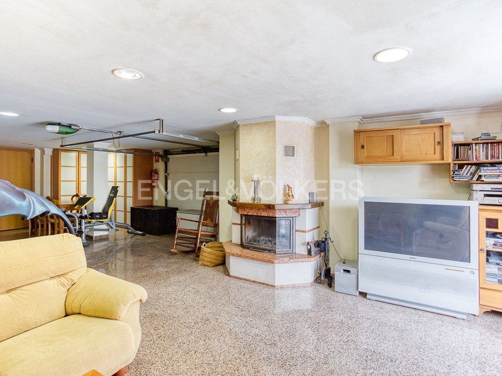 4 soverom Villa til salgs i Oliva med svømmebasseng garasje - € 570 000 (Ref: 8239287)