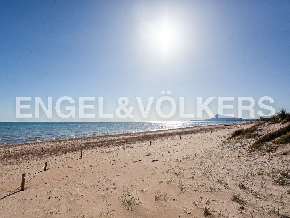 4 soverom Villa til salgs i Oliva med svømmebasseng garasje - € 570 000 (Ref: 8239287)