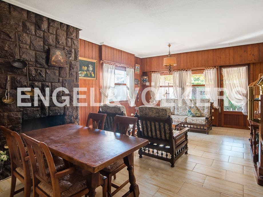 5 bedroom Villa for sale in Castello de la Plana with pool garage - € 910,000 (Ref: 8239295)