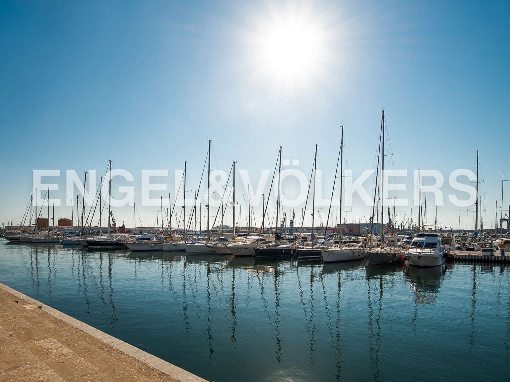 5 bedroom Villa for sale in Castello de la Plana with pool garage - € 910,000 (Ref: 8239295)