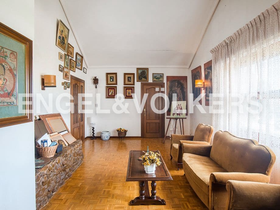5 bedroom Villa for sale in Castello de la Plana with pool garage - € 910,000 (Ref: 8239295)