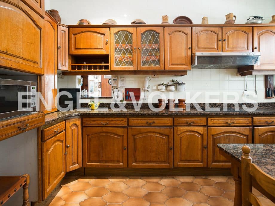 5 bedroom Villa for sale in Castello de la Plana with pool garage - € 910,000 (Ref: 8239295)