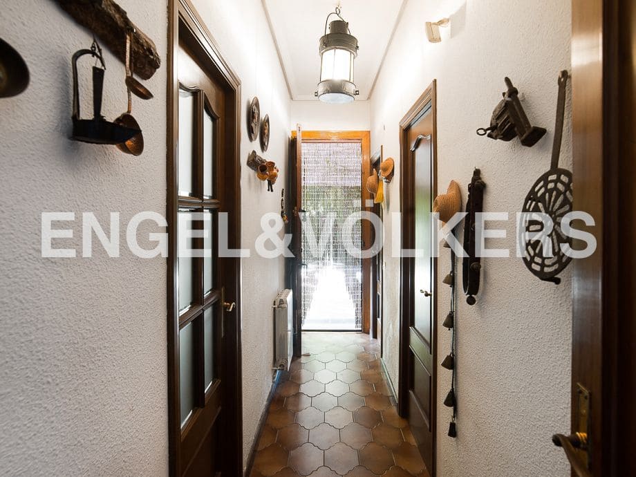 5 bedroom Villa for sale in Castello de la Plana with pool garage - € 910,000 (Ref: 8239295)