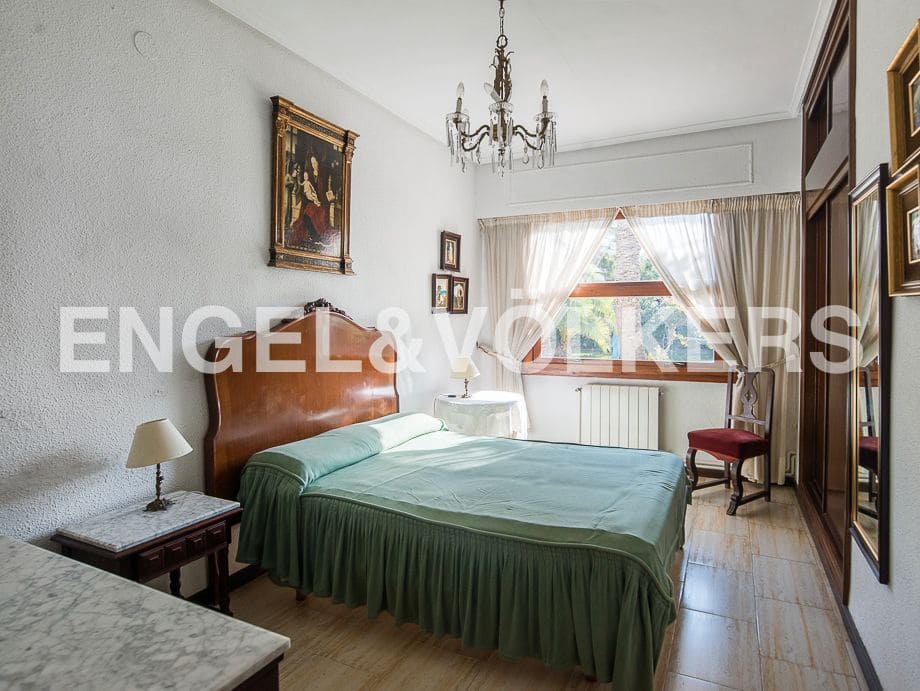 5 bedroom Villa for sale in Castello de la Plana with pool garage - € 910,000 (Ref: 8239295)