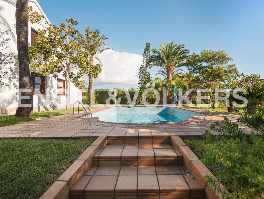 5 bedroom Villa for sale in Castello de la Plana with pool garage - € 910,000 (Ref: 8239295)