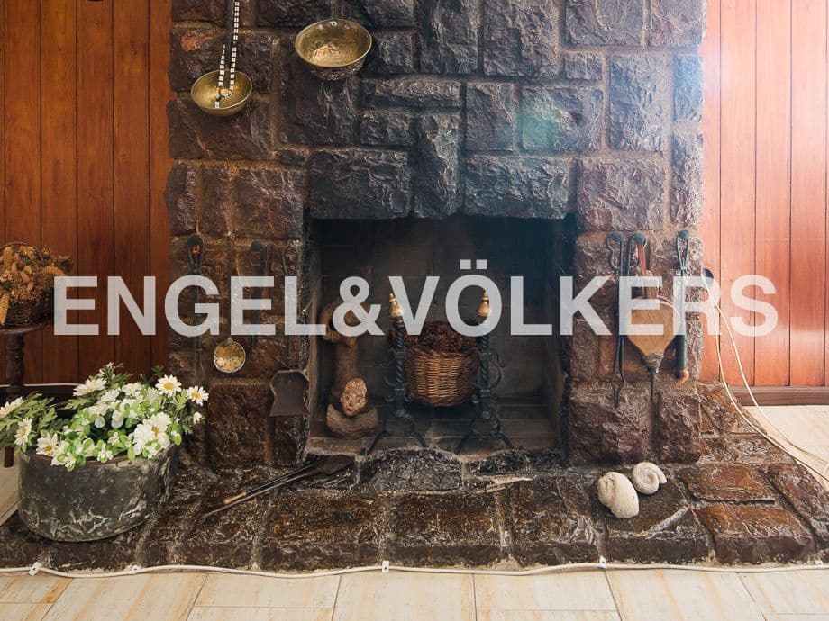 5 bedroom Villa for sale in Castello de la Plana with pool garage - € 910,000 (Ref: 8239295)