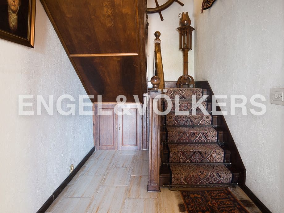 5 bedroom Villa for sale in Castello de la Plana with pool garage - € 910,000 (Ref: 8239295)