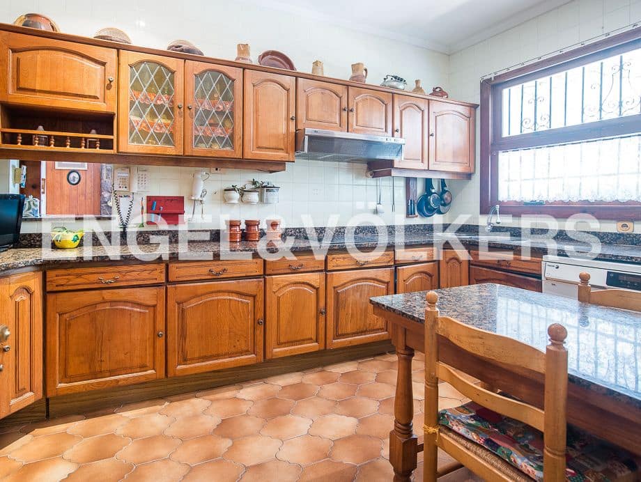 5 bedroom Villa for sale in Castello de la Plana with pool garage - € 910,000 (Ref: 8239295)