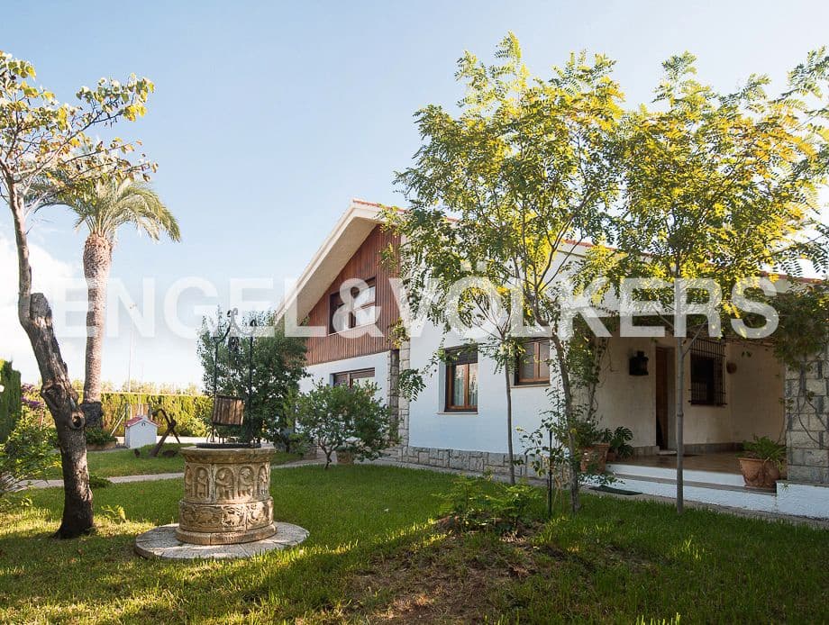 5 bedroom Villa for sale in Castello de la Plana with pool garage - € 910,000 (Ref: 8239295)