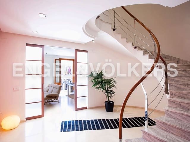 7 bedroom Commercial for sale in Gandia with garage - € 735,000 (Ref: 8239304)