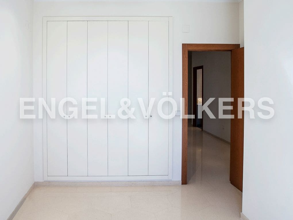 7 bedroom Commercial for sale in Gandia with garage - € 735,000 (Ref: 8239304)
