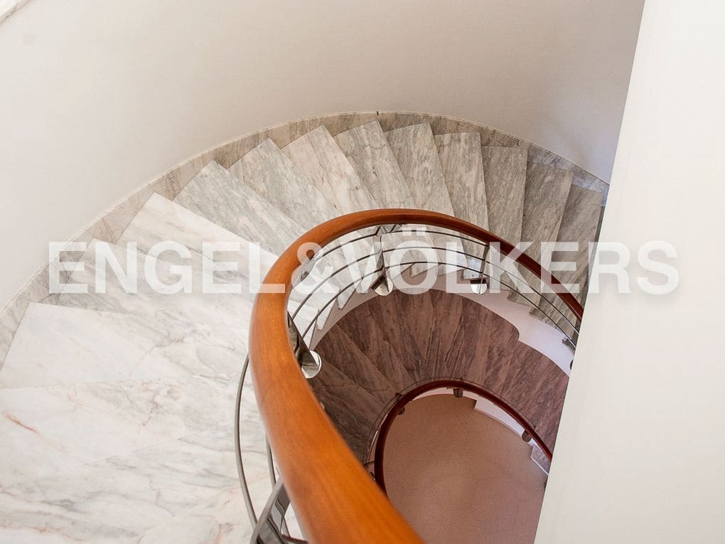 7 bedroom Commercial for sale in Gandia with garage - € 735,000 (Ref: 8239304)