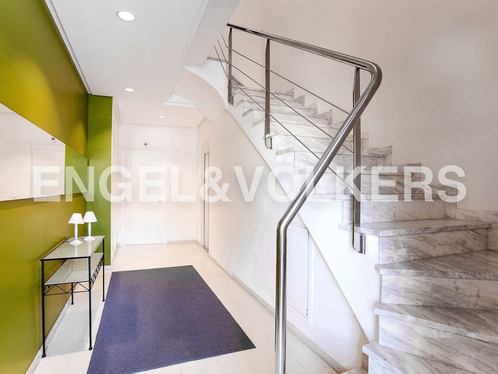 7 bedroom Commercial for sale in Gandia with garage - € 735,000 (Ref: 8239304)