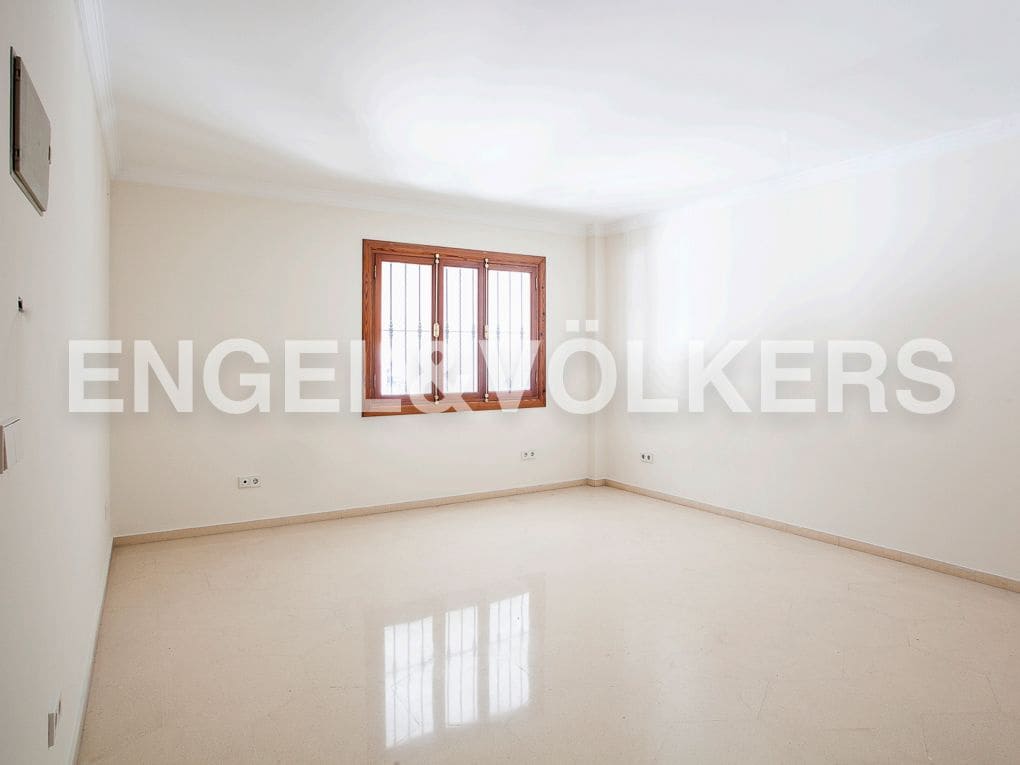 7 bedroom Commercial for sale in Gandia with garage - € 735,000 (Ref: 8239304)