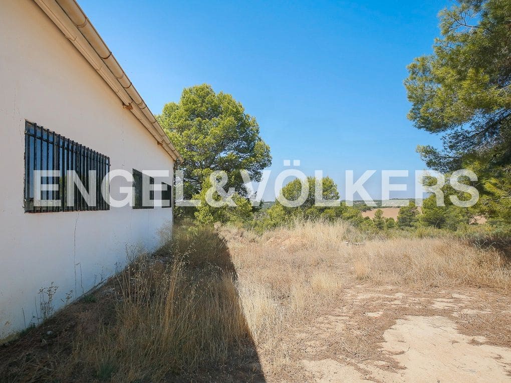1 bedroom Finca/Country House for sale in Requena - € 350,000 (Ref: 8239331)