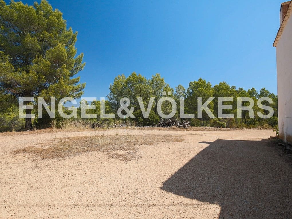 1 bedroom Finca/Country House for sale in Requena - € 350,000 (Ref: 8239331)