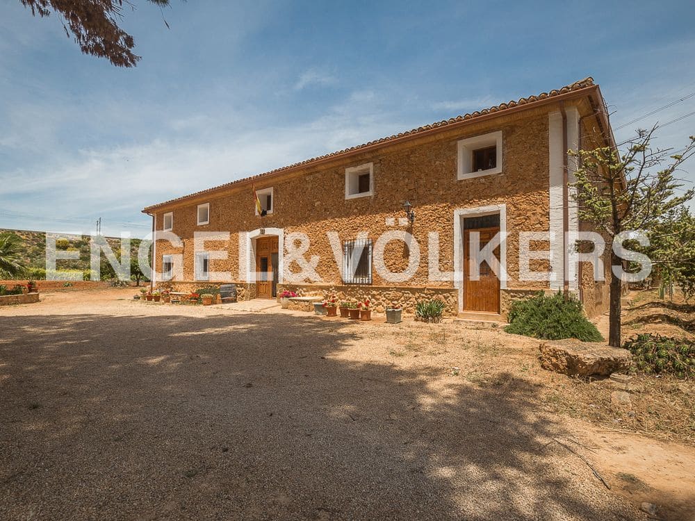 10 bedroom Finca/Country House for sale in Moixent with garage - € 1,500,000 (Ref: 8239357)