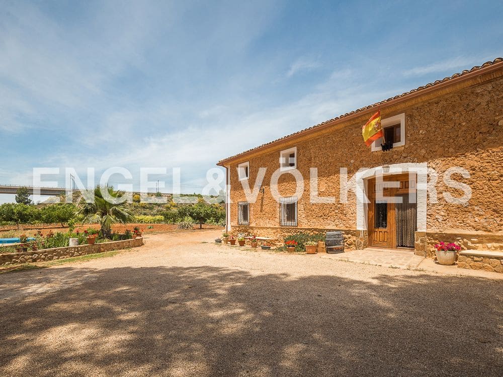 10 bedroom Finca/Country House for sale in Moixent with garage - € 1,500,000 (Ref: 8239357)