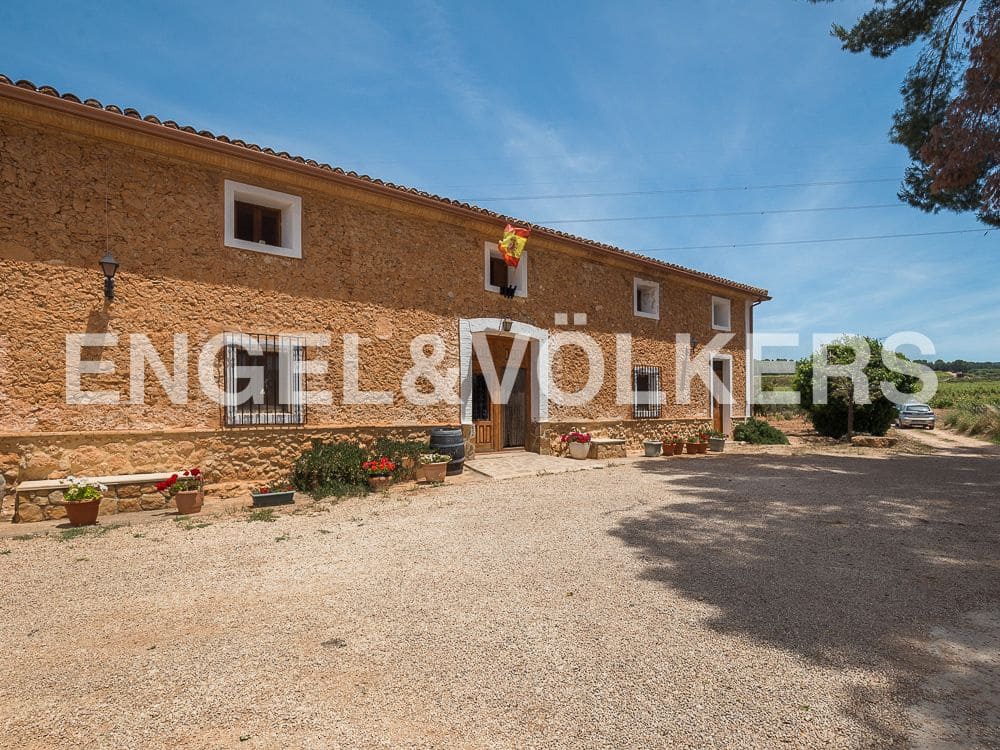 10 bedroom Finca/Country House for sale in Moixent with garage - € 1,500,000 (Ref: 8239357)
