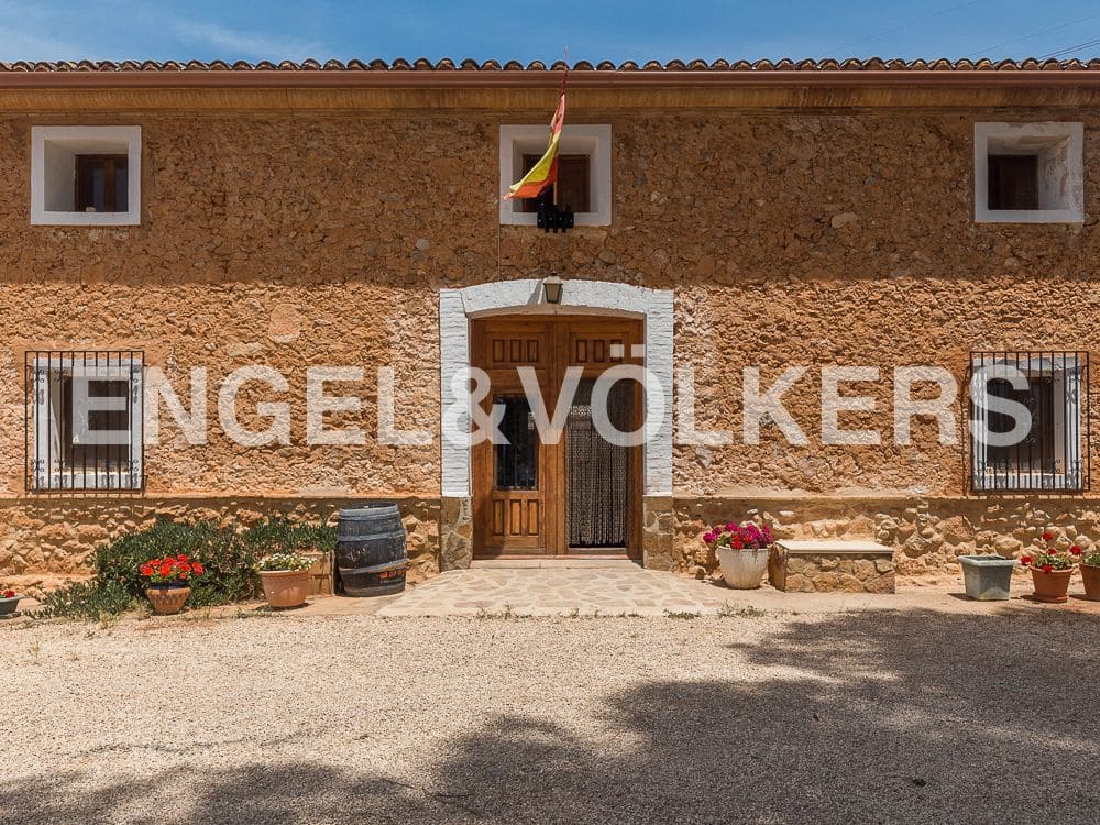 10 bedroom Finca/Country House for sale in Moixent with garage - € 1,500,000 (Ref: 8239357)