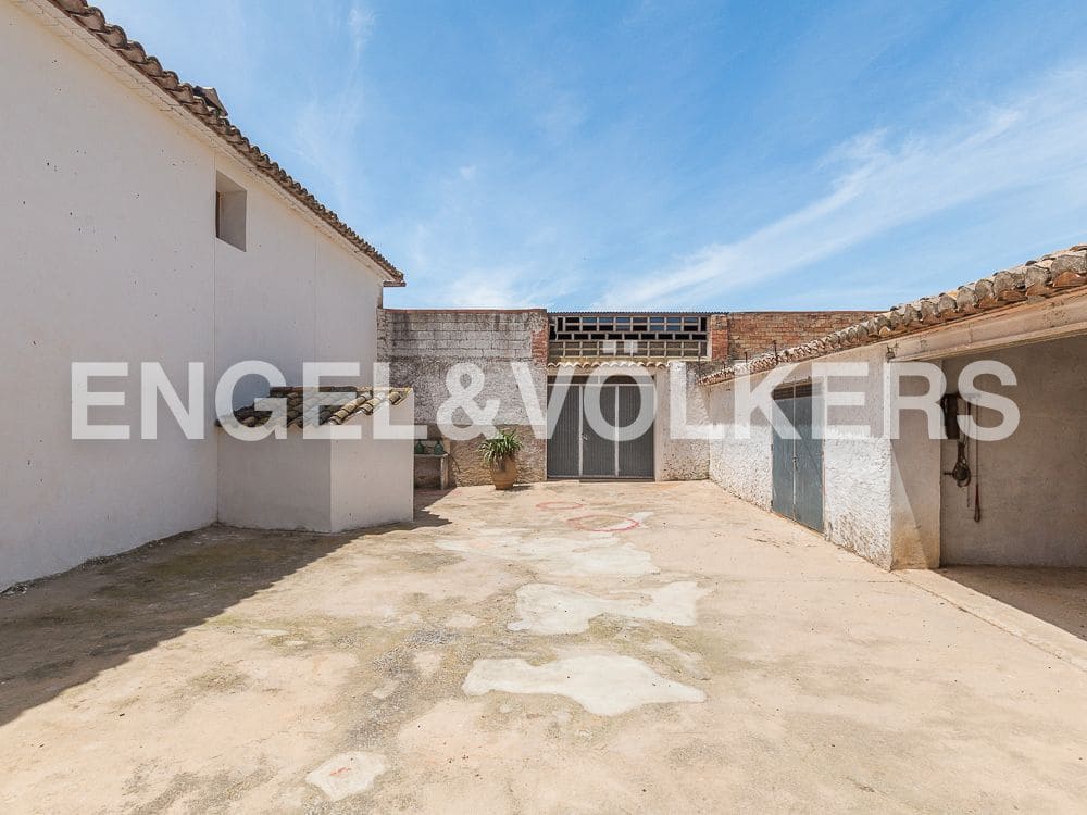 10 bedroom Finca/Country House for sale in Moixent with garage - € 1,500,000 (Ref: 8239357)