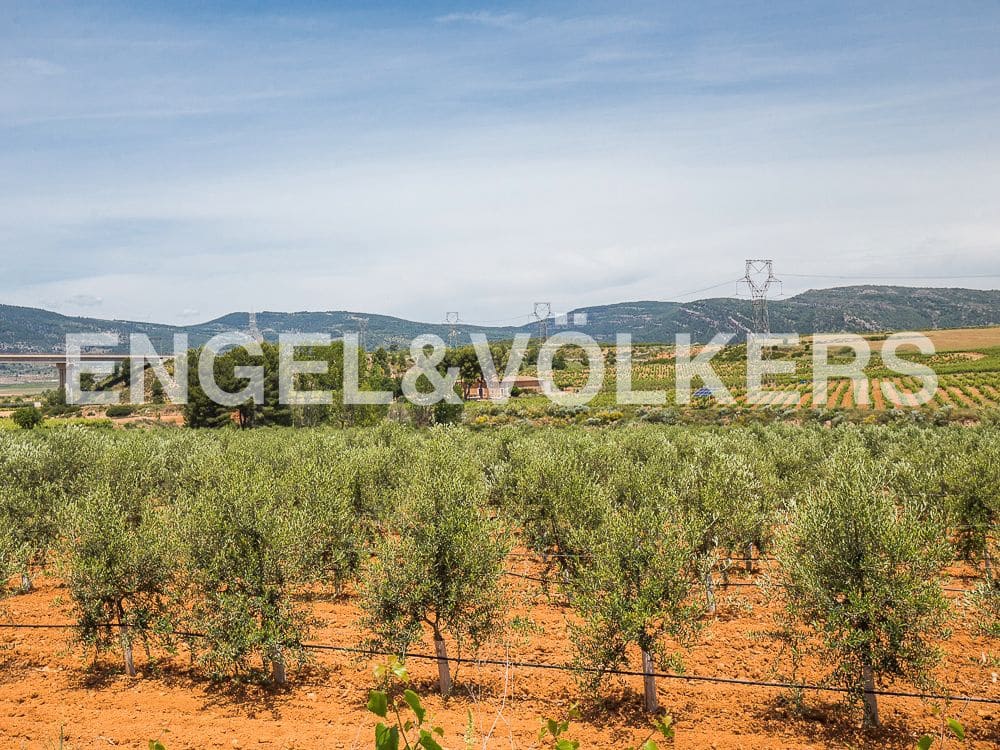 10 bedroom Finca/Country House for sale in Moixent with garage - € 1,500,000 (Ref: 8239357)
