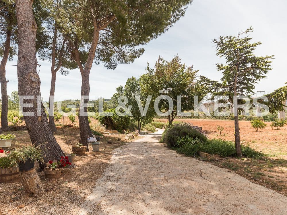 10 bedroom Finca/Country House for sale in Moixent with garage - € 1,500,000 (Ref: 8239357)