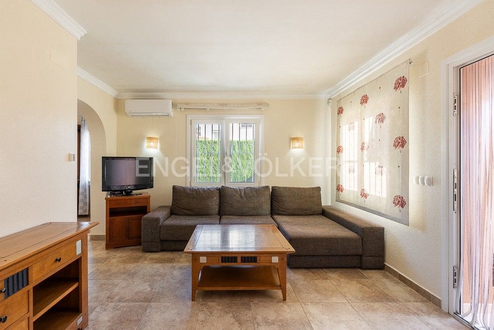 2 chambre Villa/Maison à vendre à Oliva avec piscine garage - 420 000 € (Ref: 8239360)