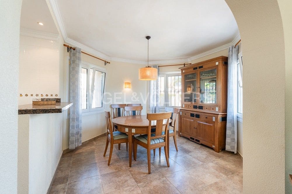 2 chambre Villa/Maison à vendre à Oliva avec piscine garage - 420 000 € (Ref: 8239360)