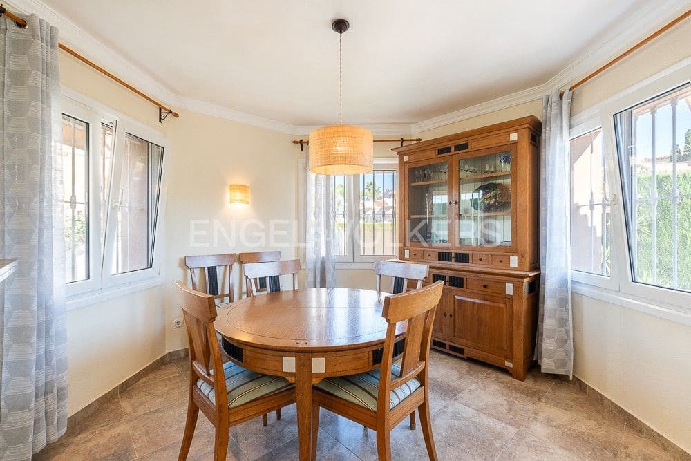 2 chambre Villa/Maison à vendre à Oliva avec piscine garage - 420 000 € (Ref: 8239360)