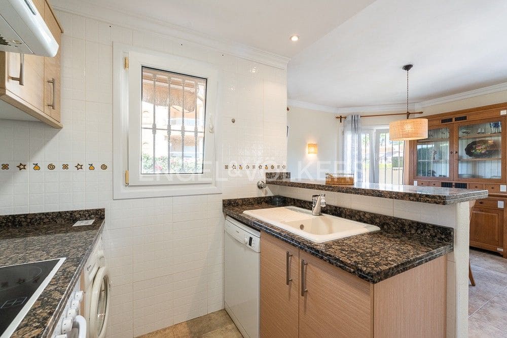 2 chambre Villa/Maison à vendre à Oliva avec piscine garage - 420 000 € (Ref: 8239360)