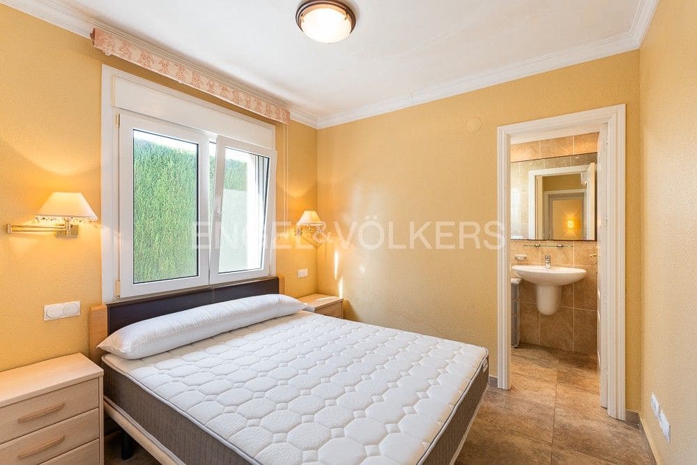 2 chambre Villa/Maison à vendre à Oliva avec piscine garage - 420 000 € (Ref: 8239360)