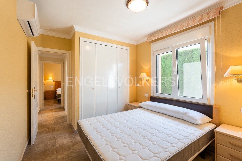 2 chambre Villa/Maison à vendre à Oliva avec piscine garage - 420 000 € (Ref: 8239360)