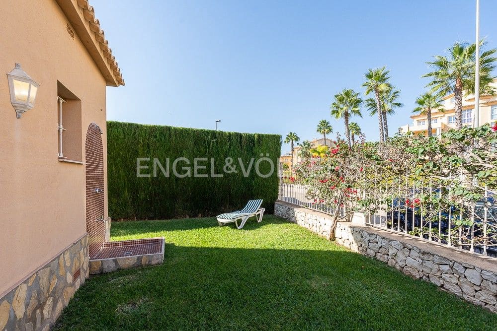 2 chambre Villa/Maison à vendre à Oliva avec piscine garage - 420 000 € (Ref: 8239360)