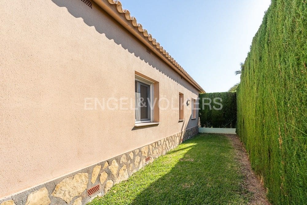 2 chambre Villa/Maison à vendre à Oliva avec piscine garage - 420 000 € (Ref: 8239360)