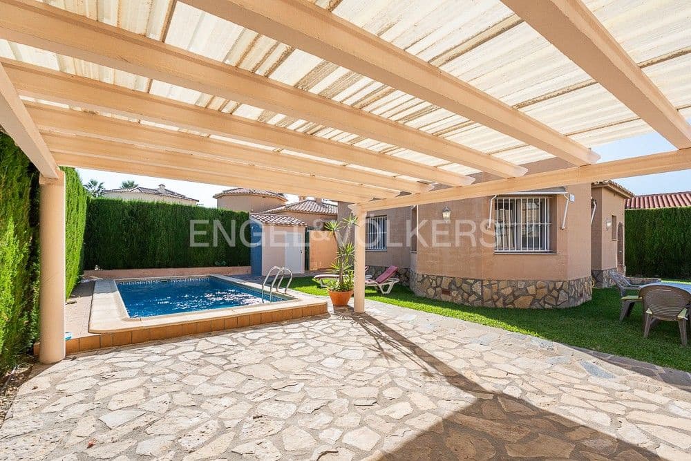 2 chambre Villa/Maison à vendre à Oliva avec piscine garage - 420 000 € (Ref: 8239360)