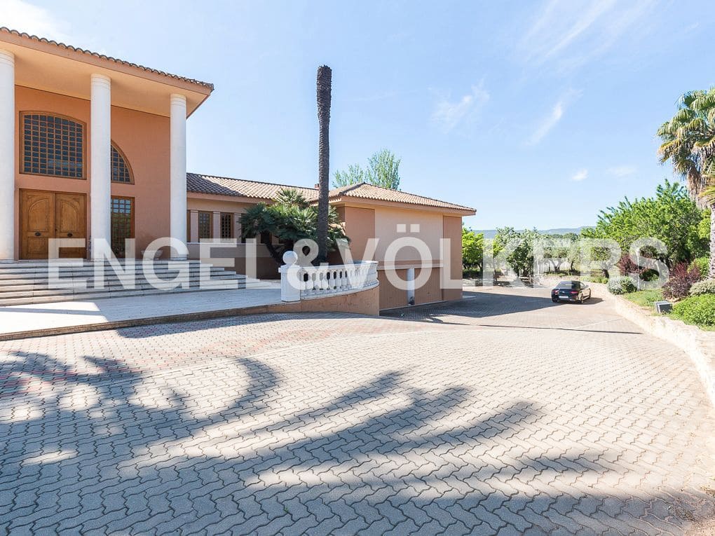 6 slaapkamer Villa te koop in Ontinyent met zwembad garage - € 1.290.000 (Ref: 8239378)