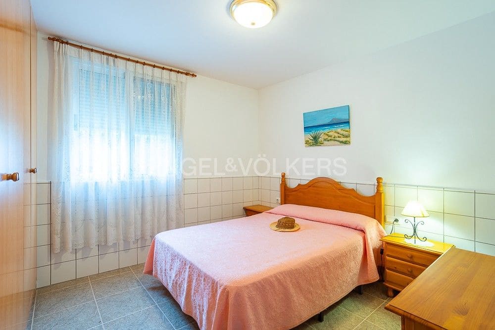 4 bedroom Villa for sale in Oliva with pool garage - € 380,000 (Ref: 8239410)