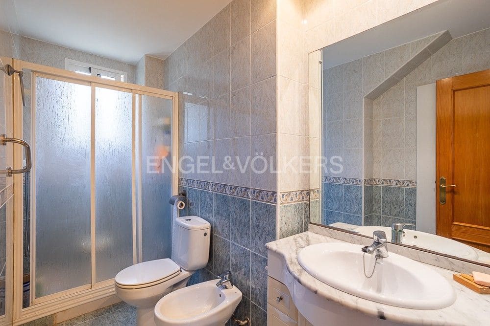 4 bedroom Villa for sale in Oliva with pool garage - € 380,000 (Ref: 8239410)