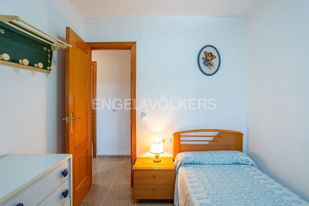 4 bedroom Villa for sale in Oliva with pool garage - € 380,000 (Ref: 8239410)