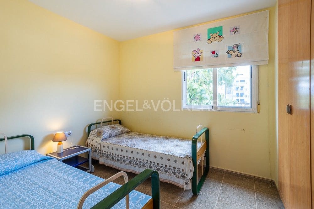 4 bedroom Villa for sale in Oliva with pool garage - € 380,000 (Ref: 8239410)