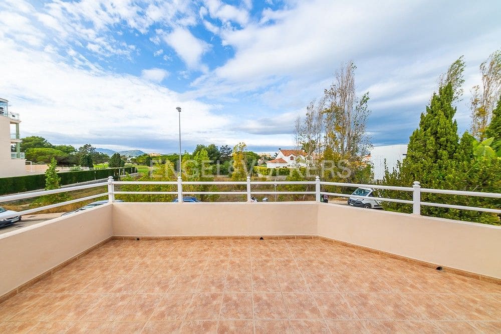 4 bedroom Villa for sale in Oliva with pool garage - € 380,000 (Ref: 8239410)