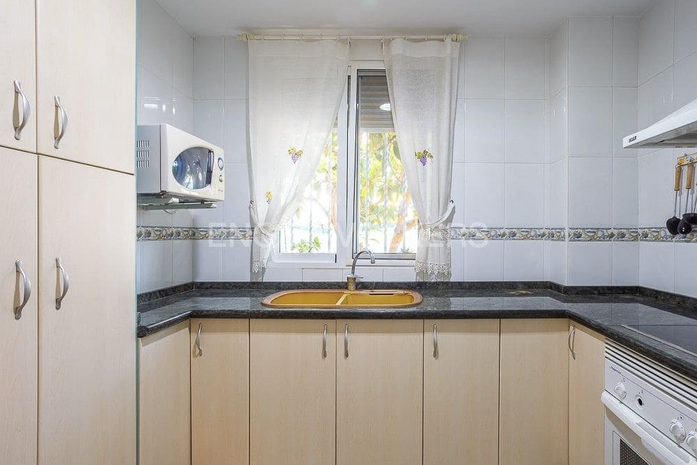 4 bedroom Villa for sale in Oliva with pool garage - € 380,000 (Ref: 8239410)