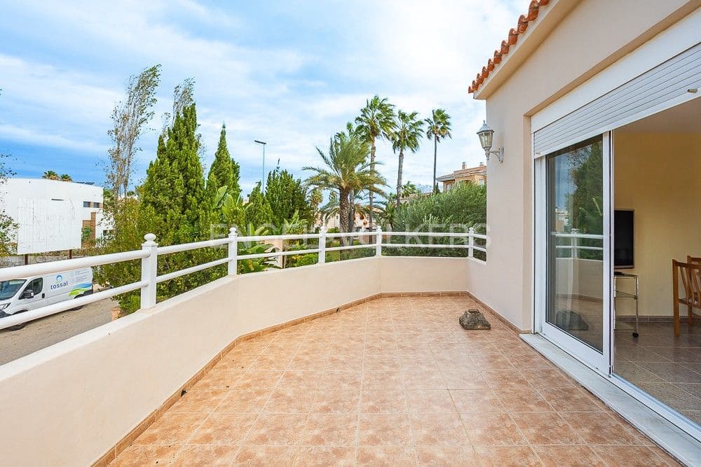 4 bedroom Villa for sale in Oliva with pool garage - € 380,000 (Ref: 8239410)