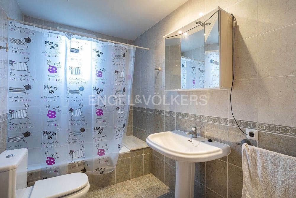 4 bedroom Villa for sale in Oliva with pool garage - € 380,000 (Ref: 8239410)