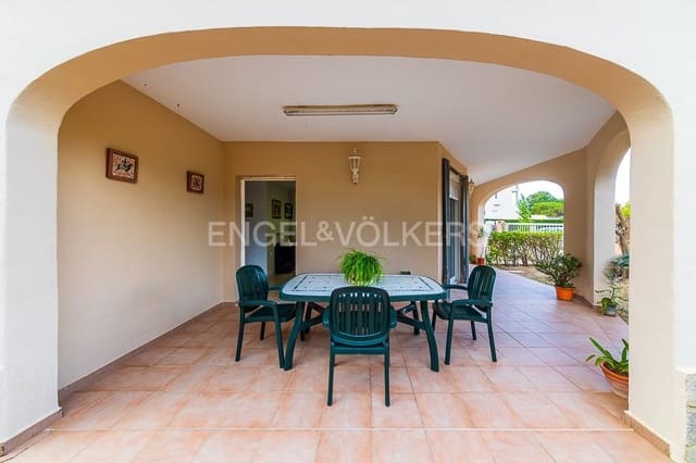 4 soveværelse Villa til salg i Oliva Nova, Oliva med swimmingpool garage - € 380.000 (Ref: 8239410)