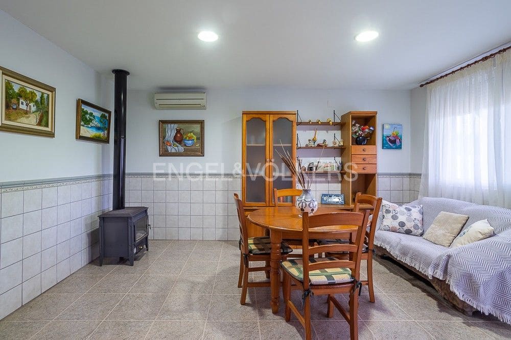 4 bedroom Villa for sale in Oliva with pool garage - € 380,000 (Ref: 8239410)